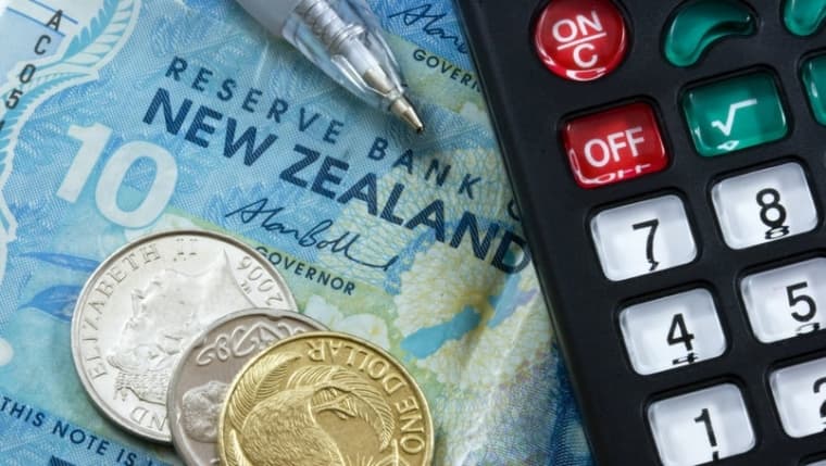 ANZ warns of ‘wall of worry’ as business confidence falls, inflation expectations rise